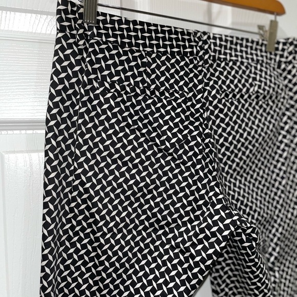 New York & CO abstract pattern ankle length pants​​​​​​​​​​​ - Picture 6 of 6